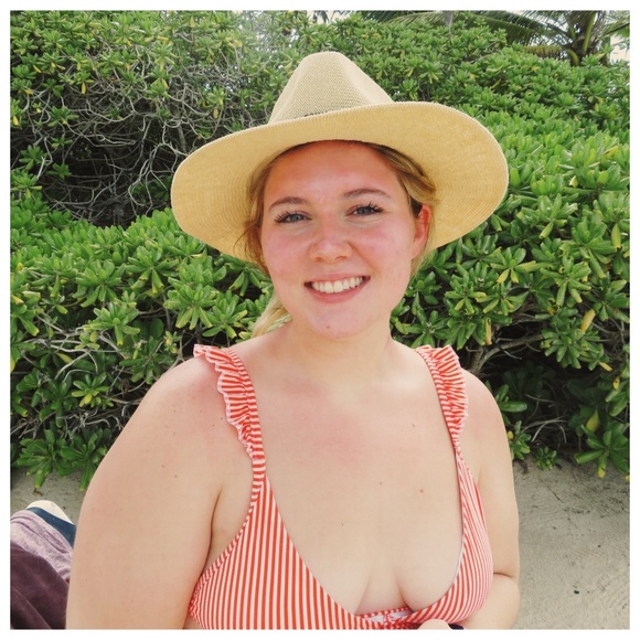 Meet your Posher, Jessica - Picture 1 of 3